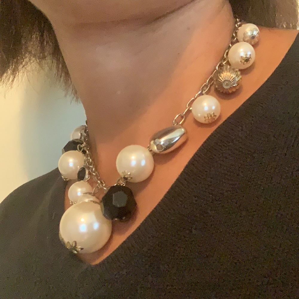 NECKLACE Black and White Silver Heart Baubles